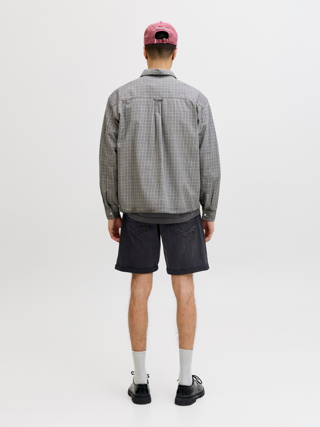 model_shot-back
